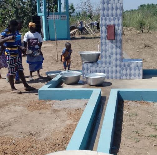 L’EXPANSION D’EAU POTABLE DANS LE VILLAGE DE LATE KOPE SITUE DANS LA RÉGION DES PLATEAUX.